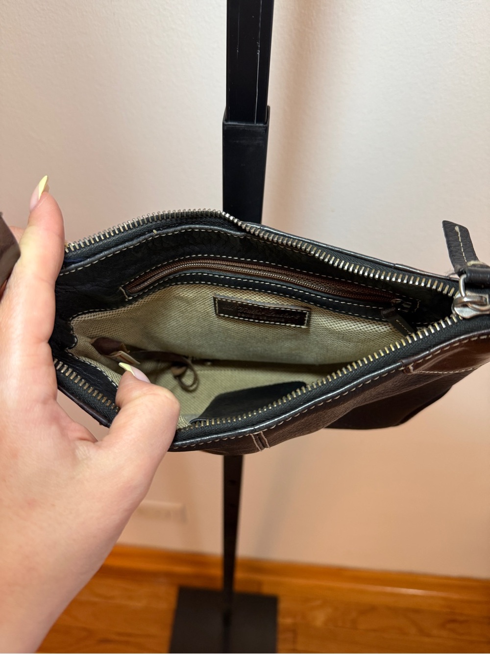 Dooney & Bourke Black Pebbled Leather Crossbody Bag Brown Trim | Good Condition - Picture 6 of 8